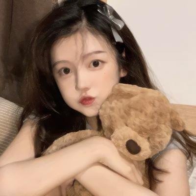 森林里的熊先生冬眠中